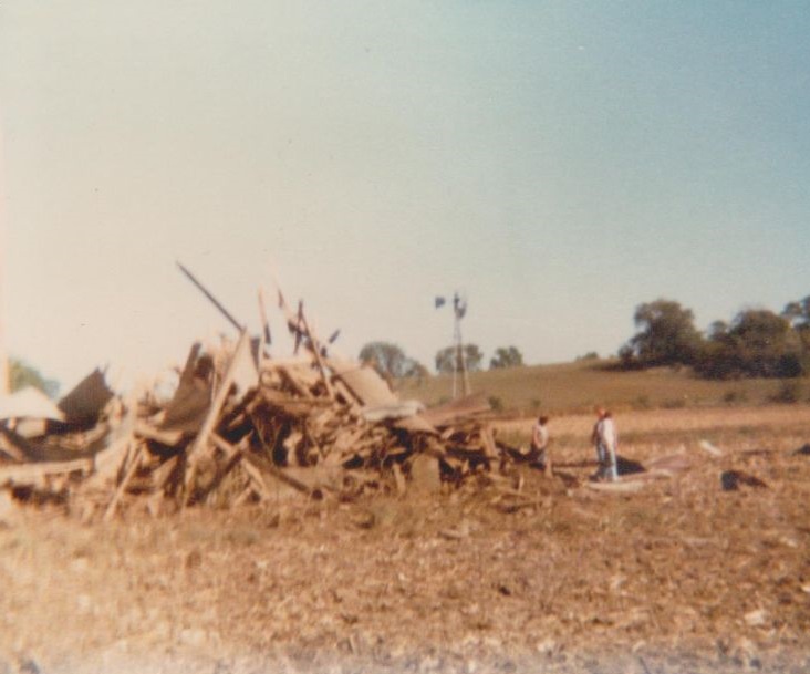 Dynamite truck explosion Huan's mill 1980 Dynamite truck explosion Huan's mill 1980